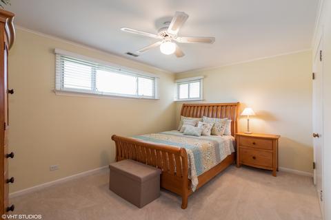 1052 S 3rd Ave, Des Plaines, IL 60016 photo 9