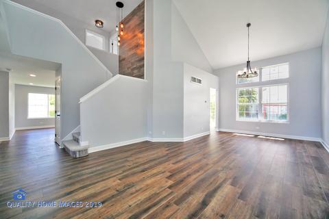 1035 Congress Dr, Bartlett, IL 60103 photo 4
