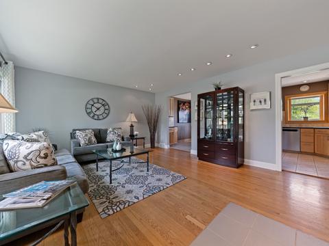 1716 Kim Ave, Mount Prospect, IL 60056 photo 2