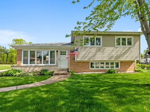 1716 Kim Ave, Mount Prospect, IL 60056 photo 1