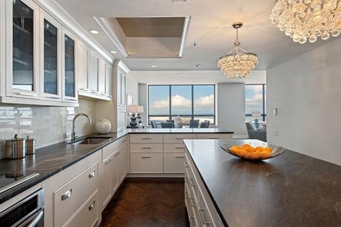 180 E Pearson St #7202, Chicago, IL 60611 photo 8