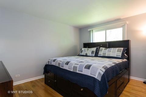 664 Juniper Ln, Bartlett, IL 60103 photo 9