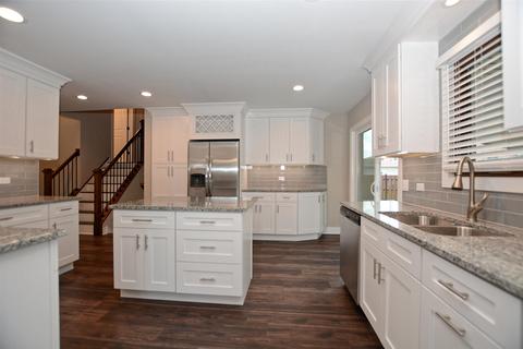 8012 Thomas Ave, Bridgeview, IL 60455 photo 5