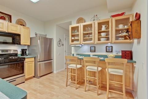 943 Mesa Dr, Elgin, IL 60123 photo 3