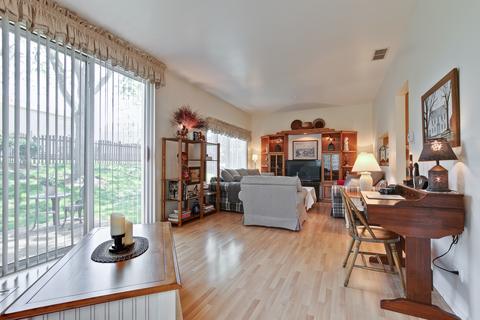 943 Mesa Dr, Elgin, IL 60123 photo 7