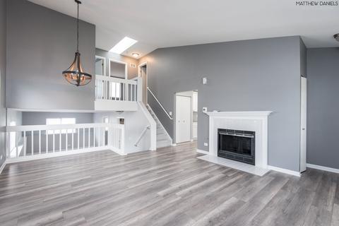 683 Packard Dr, Elgin, IL 60120 photo 4