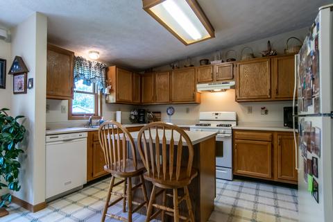 305 N Cedar St, Gardner, IL 60424 photo 9