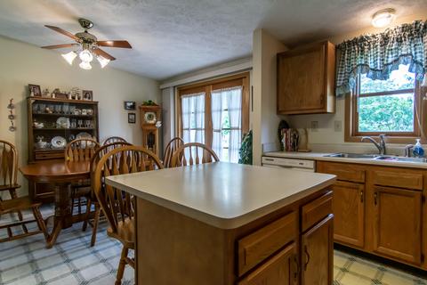 305 N Cedar St, Gardner, IL 60424 photo 11
