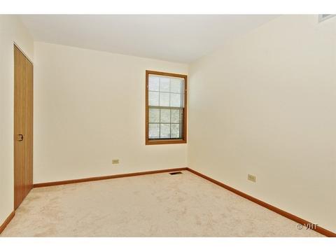 4521 Olmstead Dr, Hoffman Estates, IL 60192 photo 8