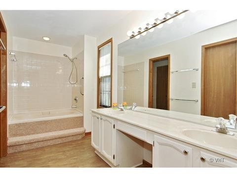 4521 Olmstead Dr, Hoffman Estates, IL 60192 photo 6
