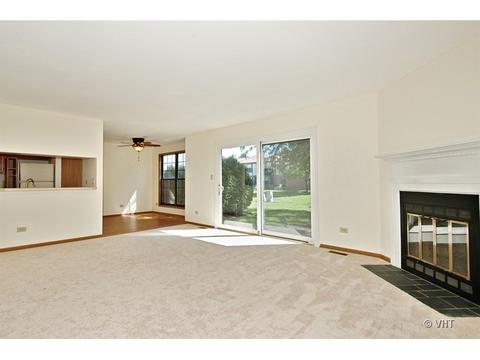 4521 Olmstead Dr, Hoffman Estates, IL 60192 photo 2