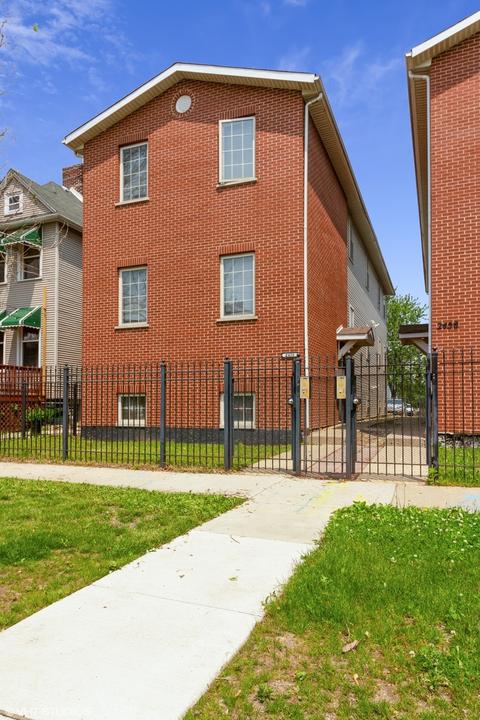 2456 E 74th Pl, Chicago, IL 60649 photo 2