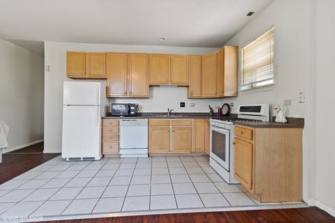 2456 E 74th Pl, Chicago, IL 60649 photo 3