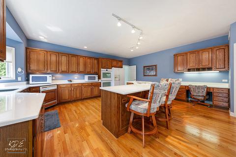 3364 White Eagle Dr, Naperville, IL 60564 photo 8