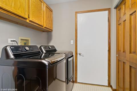 228 Sangamon Ct, Bartlett, IL 60103 photo 22