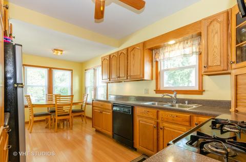 835 Cedar Ave, Elgin, IL 60120 photo 4