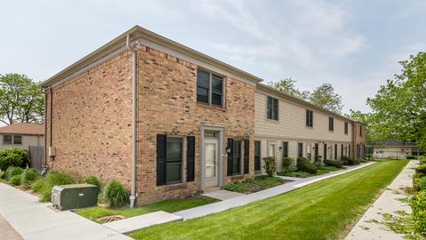 1833 Sessions Walk, Hoffman Estates, IL 60169 photo 2