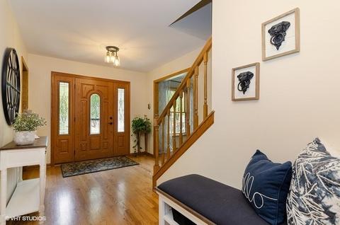 1901 Riverwood Dr, Algonquin, IL 60102 photo 2