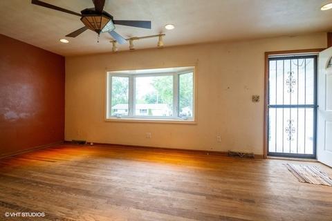 1105 Obrien St, Harvard, IL 60033 photo 2