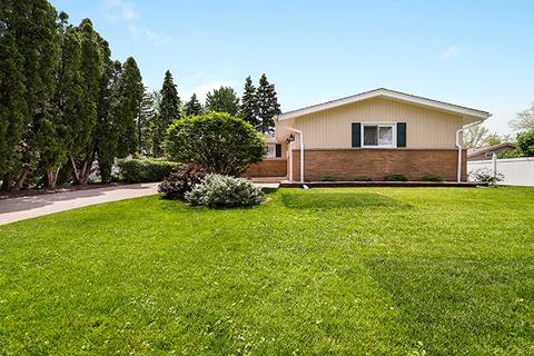 903 E Alder Ln, Mount Prospect, IL 60056 photo 2