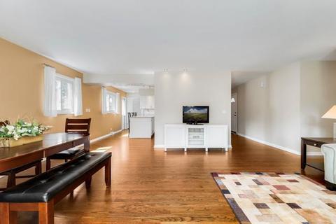 903 E Alder Ln, Mount Prospect, IL 60056 photo 9