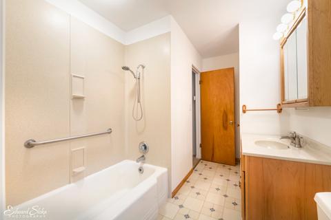 409 Williams Pl, East Dundee, IL 60118 photo 13