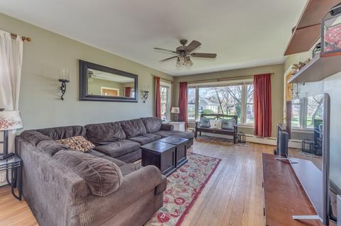 24 W Maple Ave, Roselle, IL 60172 photo 4
