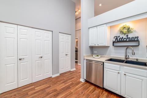 350 Chaparral Cir, Elgin, IL 60120 photo 5