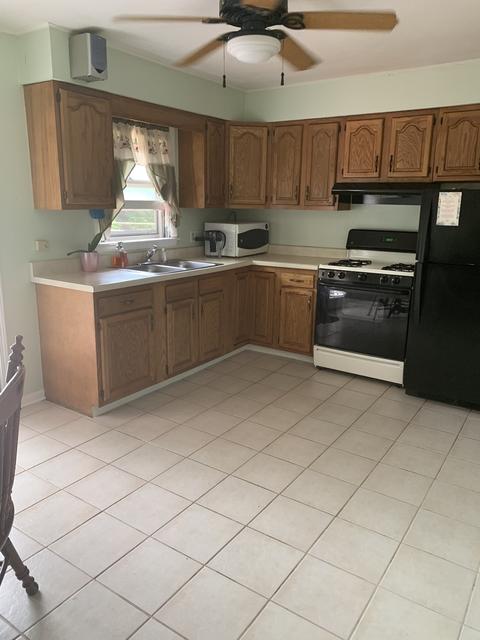 1275 Algonquin Dr, Elgin, IL 60120 photo 4