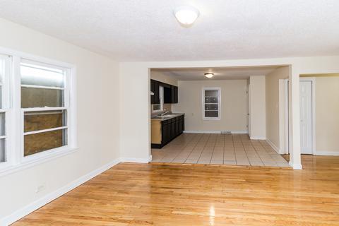 85 E 146th St, Harvey, IL 60426 photo 4