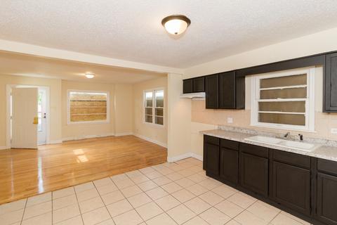 85 E 146th St, Harvey, IL 60426 photo 2