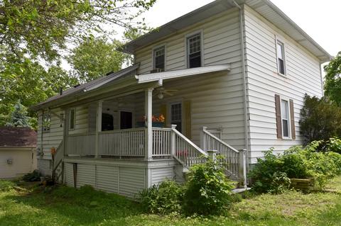 328 E 9th St, Lockport, IL 60441 photo 2