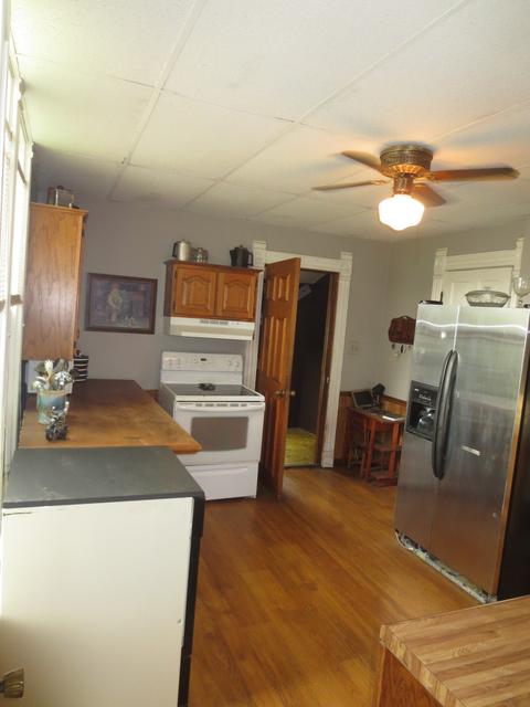 309 E James St, Eureka, IL 61530 photo 9