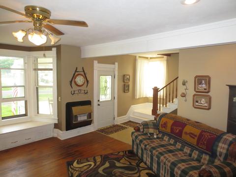 309 E James St, Eureka, IL 61530 photo 4