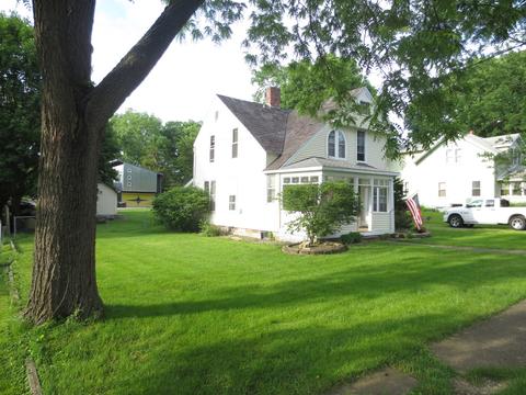 309 E James St, Eureka, IL 61530 photo 1