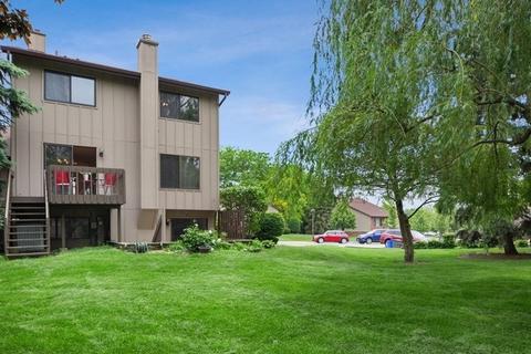44 Portwine Rd, Willowbrook, IL 60527 photo 2