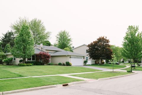 4075 Whispering Trails Dr, Hoffman Estates, IL 60192 photo 2