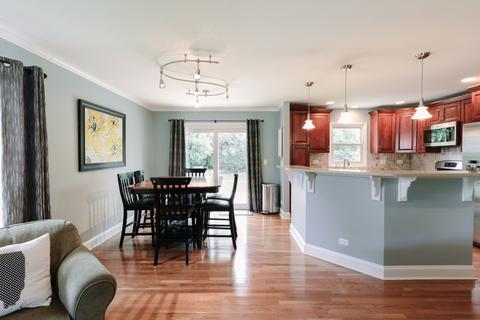 4075 Whispering Trails Dr, Hoffman Estates, IL 60192 photo 3