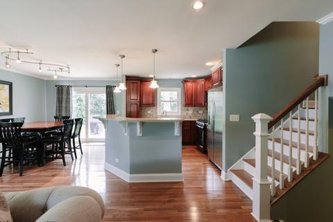 4075 Whispering Trails Dr, Hoffman Estates, IL 60192 photo 4