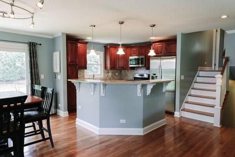 4075 Whispering Trails Dr, Hoffman Estates, IL 60192 photo 5