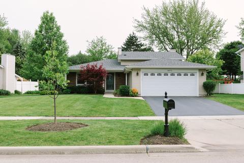 4075 Whispering Trails Dr, Hoffman Estates, IL 60192 photo 1