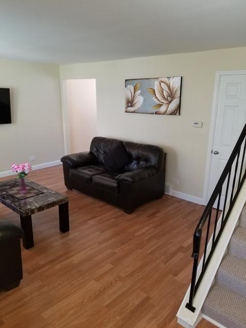 832 Colonial Dr #B, Wheeling, IL 60090 photo 2