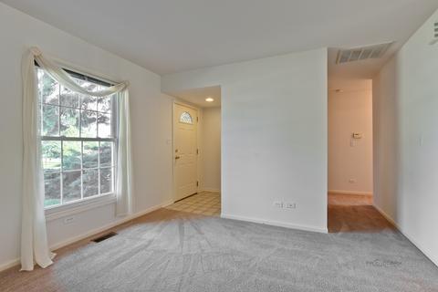 1390 Devonshire Ln, Hoffman Estates, IL 60169 photo 3