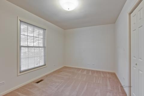 1390 Devonshire Ln, Hoffman Estates, IL 60169 photo 13