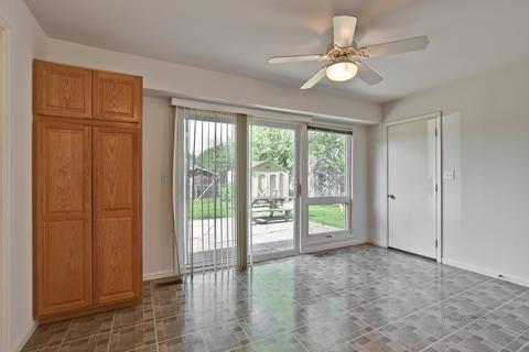 1390 Devonshire Ln, Hoffman Estates, IL 60169 photo 10