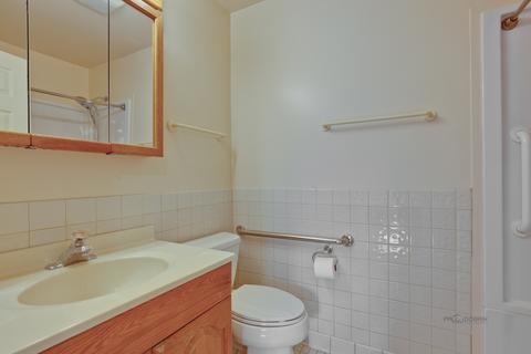 1390 Devonshire Ln, Hoffman Estates, IL 60169 photo 19