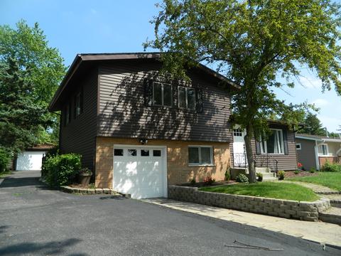 209 Pinecroft Dr, Roselle, IL 60172 photo 1