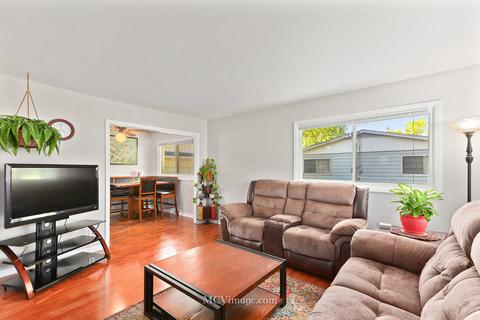 77 E Circle Dr, Montgomery, IL 60538 photo 4