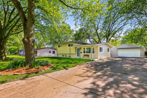 77 E Circle Dr, Montgomery, IL 60538 photo 2