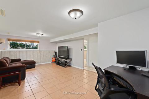 77 E Circle Dr, Montgomery, IL 60538 photo 16